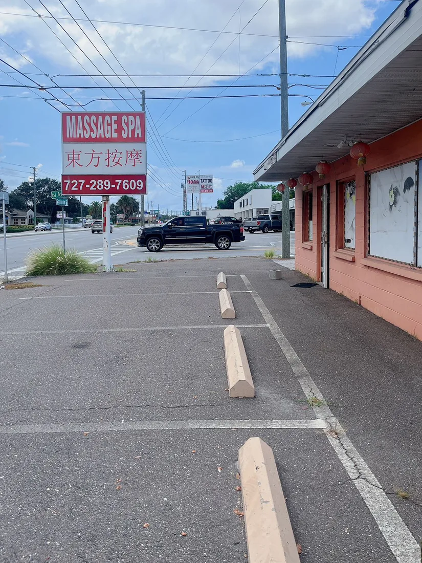 Free parking right at the door at Sunny Massage & Spa, Seminole FL